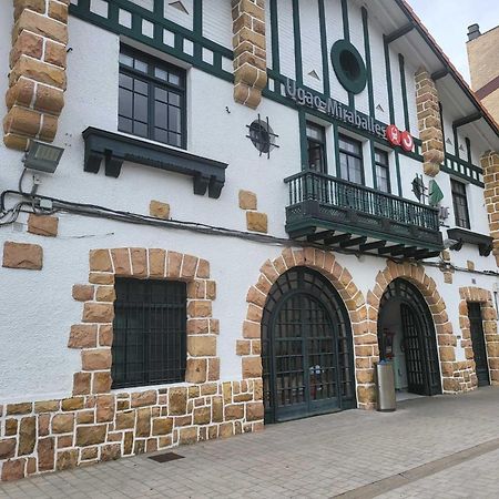 Piso Rio Nervion 15 Minutos Bilbao Daire Ugao-Miraballes Dış mekan fotoğraf