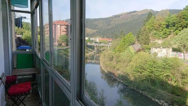 Piso Rio Nervion 15 Minutos Bilbao Daire Ugao-Miraballes Dış mekan fotoğraf