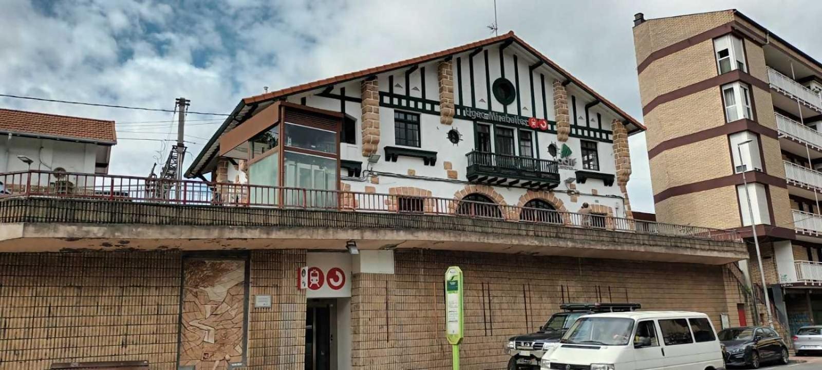 Piso Rio Nervion 15 Minutos Bilbao Daire Ugao-Miraballes Dış mekan fotoğraf